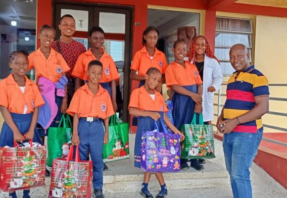 School Kids Donate Christmas Gifts to Pediatric Patients