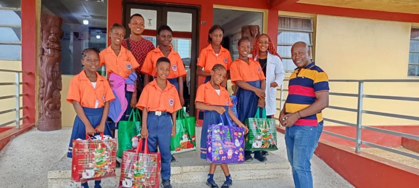 School Kids Donate Christmas Gifts to Pediatric Patients