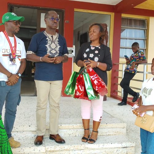 Today the Rotary club Monrovia Suana brought Christmas gifts for children in the JFKMC